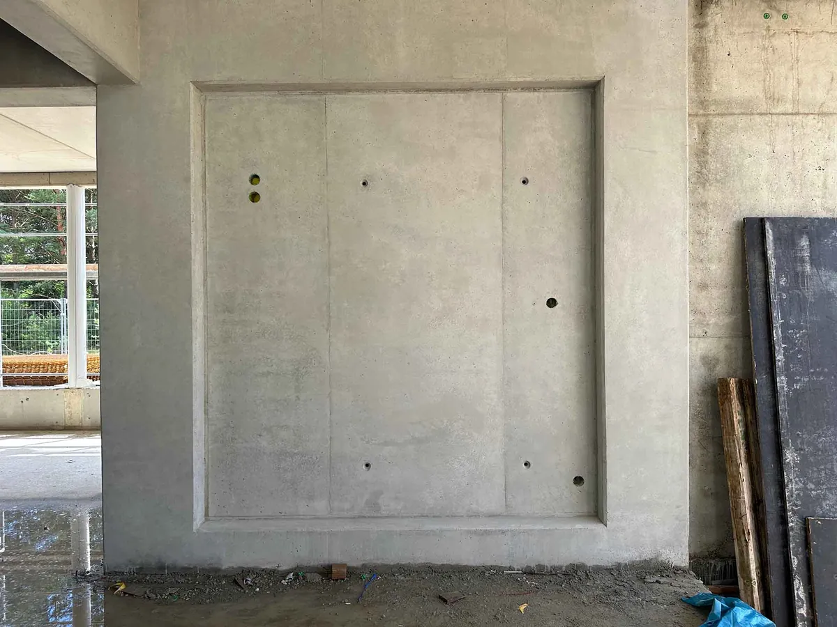 Sichtbetonwand nach der Reprofilierung des Kiesnests
